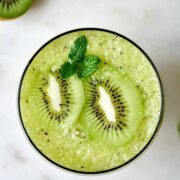 Cocktail with slices of kiwi.