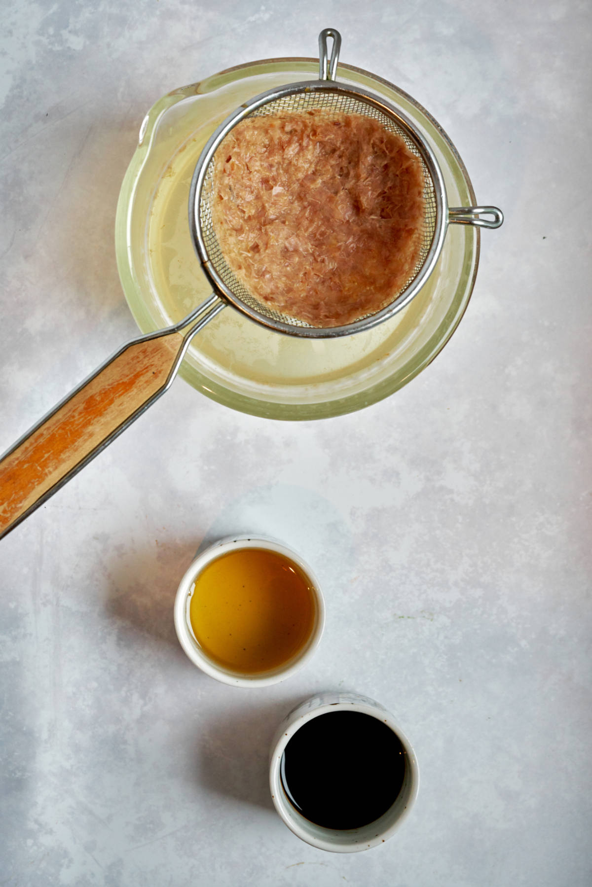 Straining out bonito flakes from dashi.