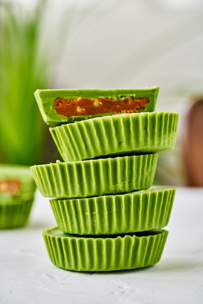 Matcha Peanut Butter Cups | Proportional Plate
I was unsure if matcha and peanut butter were supposed to be soulmates, and I set off to make these matcha peanut butter cups anyways. Lucky for all of us, they are a match made in heaven! Easy to make, and magically delicious.
#matcha #peanutbutter #peanutbuttercups