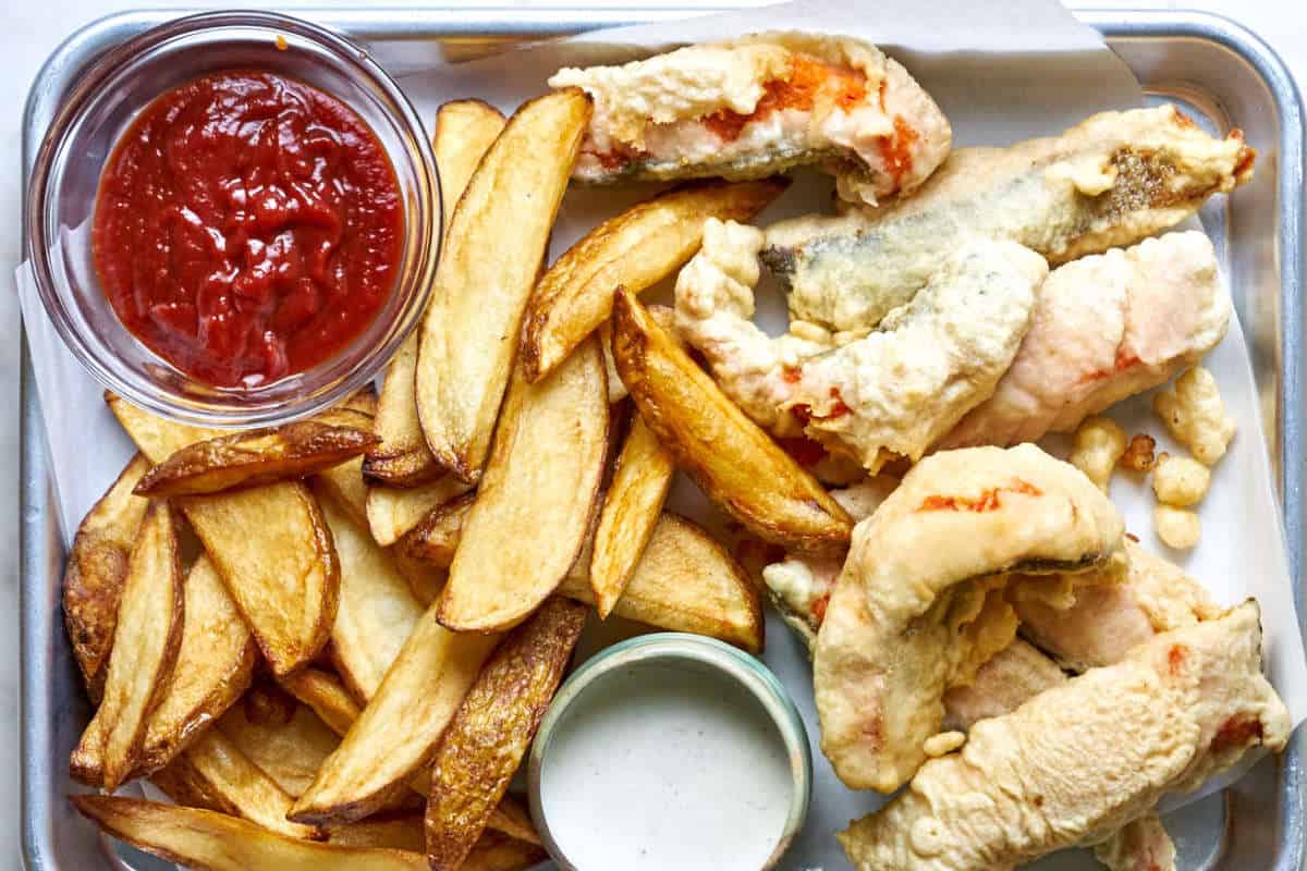 Fried fish with fries and ketchup.