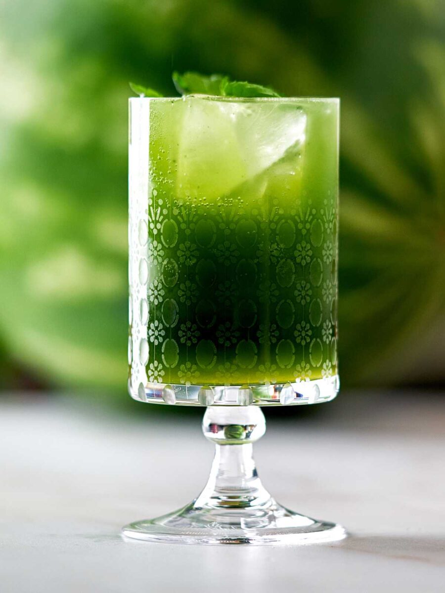 Green drink with ice and mint.