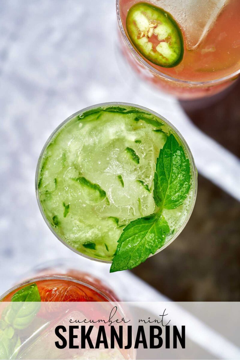 Green drink with ice and mint.
