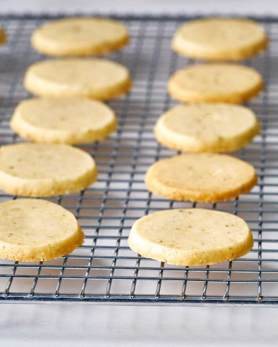 Cookies on a wire rack.