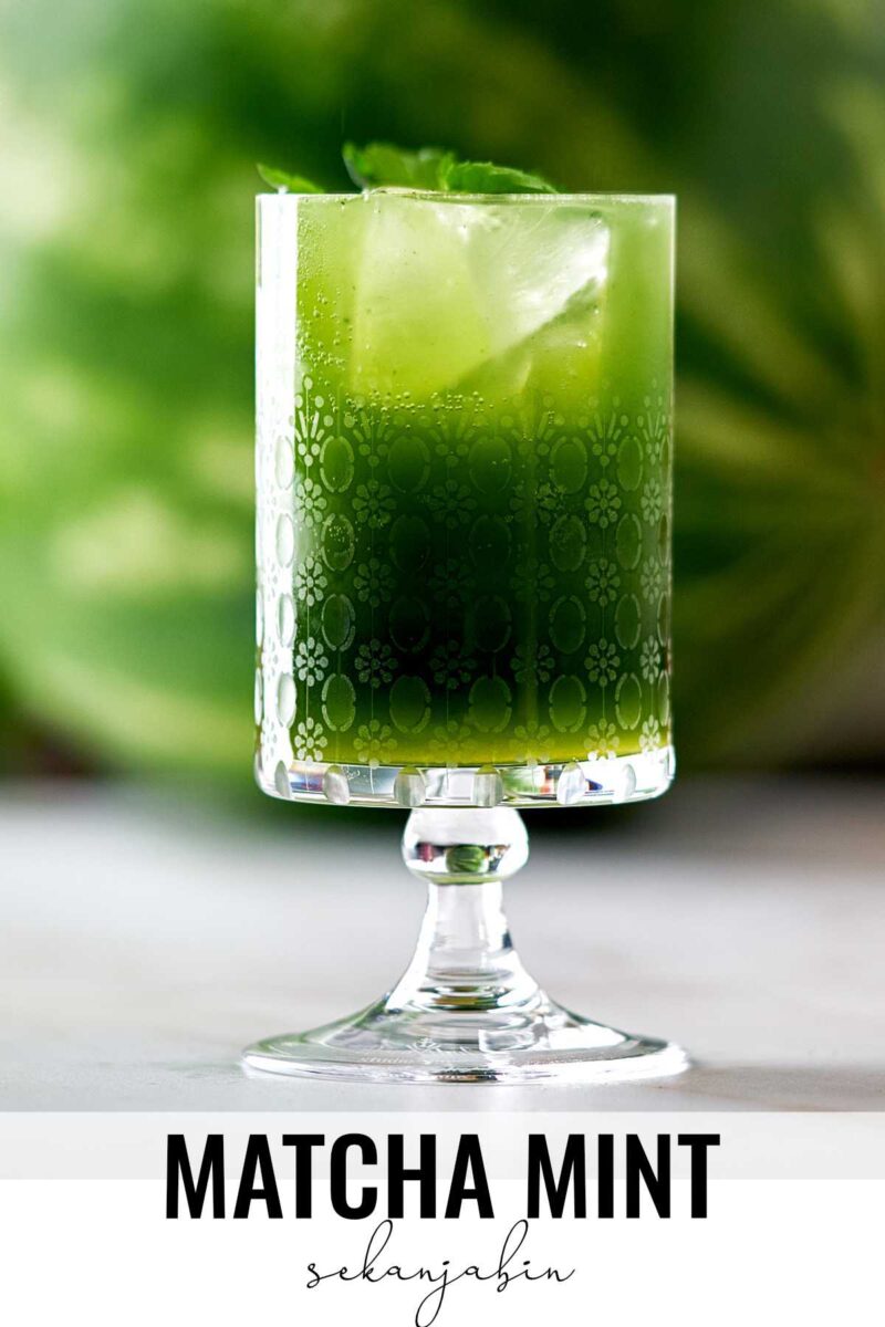 Green drink with ice and mint.