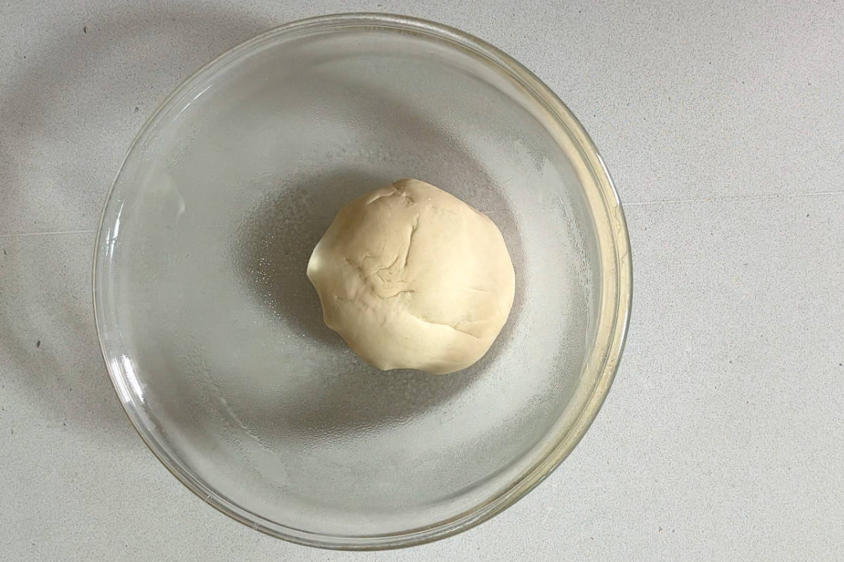 Dough in an oiled bowl.