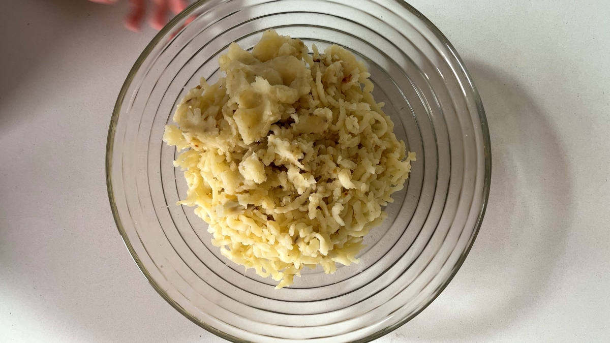 Milled potatoes in a glass bowl.